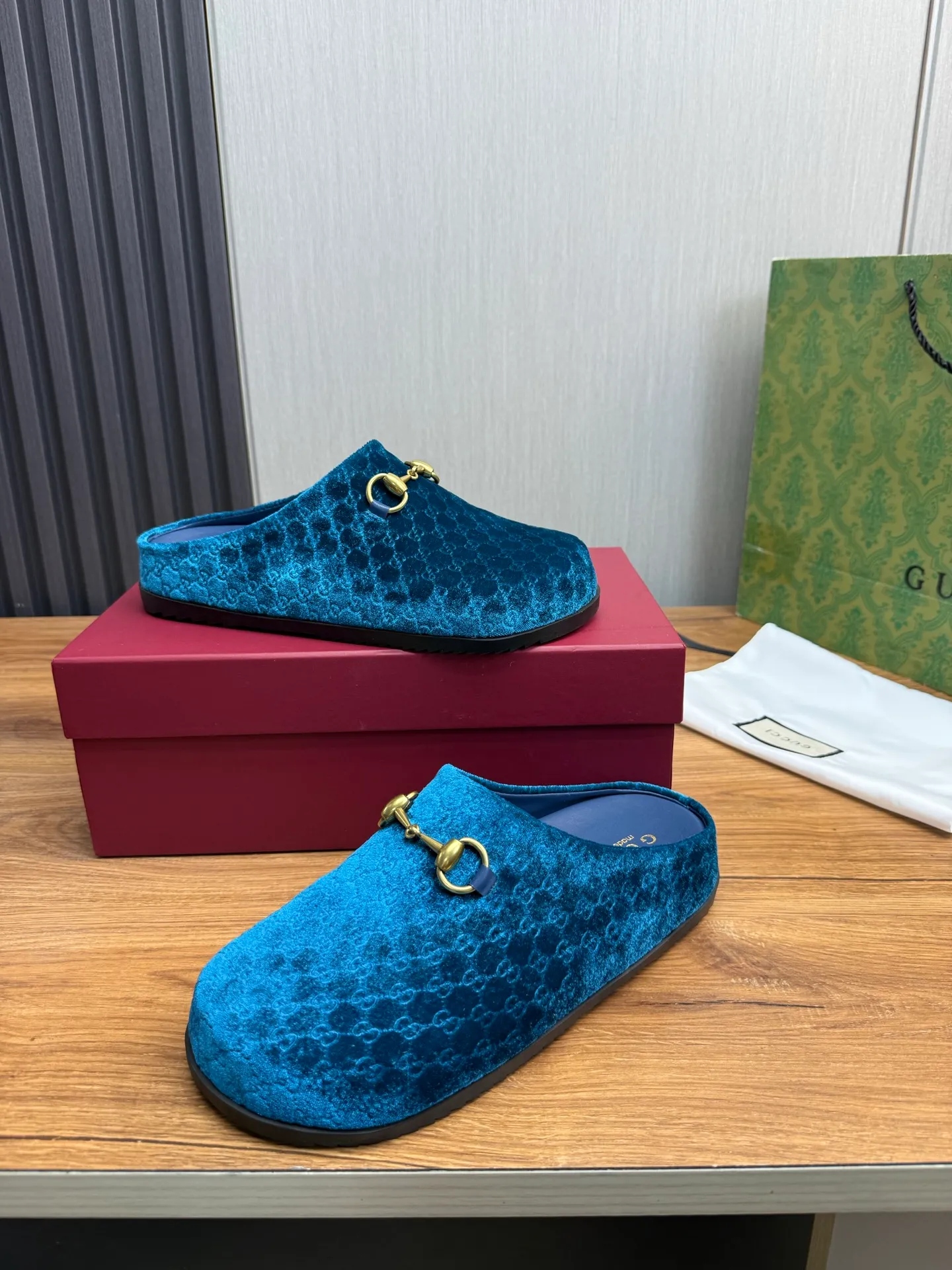Men's men's shoes💰Pili 420💰Maoli 460💰 ＧＵＣＣＩGucci. Popular couple slippers hot sale🩷💚 🩴Official website one to one production 35-45 size 45 46 🉑️Customized!